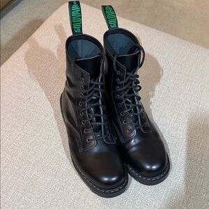 Solovair Classics 8 Eye Derby Boot Black High Shine